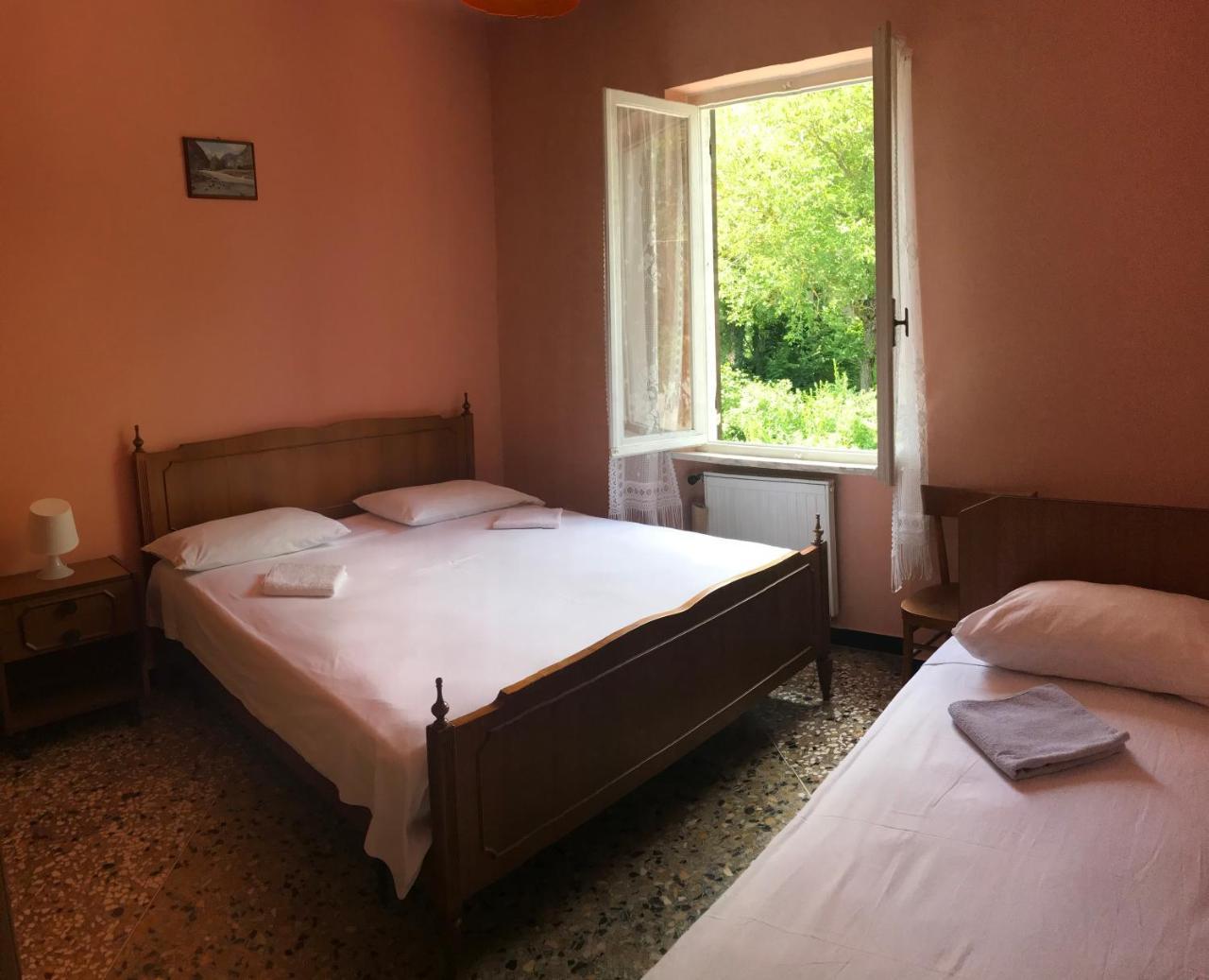 Albergo Delfino San Pietro d'Olba Exterior foto